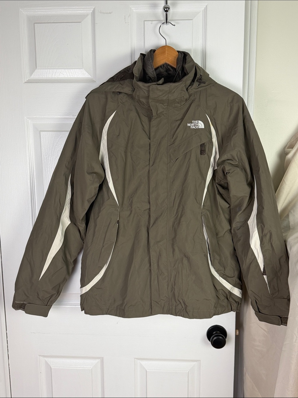 The North Face women’s tri climate 3 in 1 winter snow jacket size large